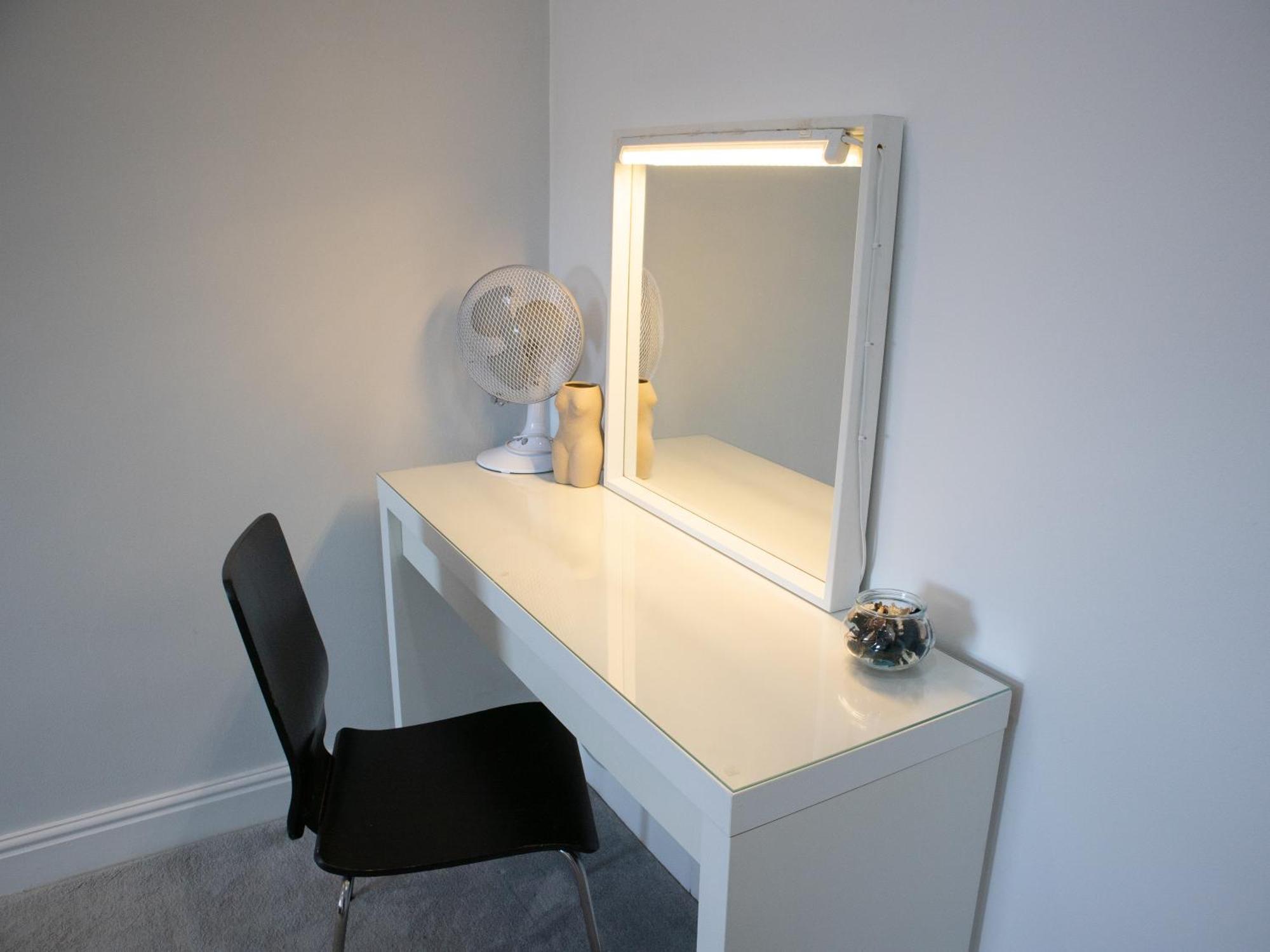 Apartamento Bright Private Terrace - Free Private Parking - Tv - Wifi - Netflix Croydon Exterior foto