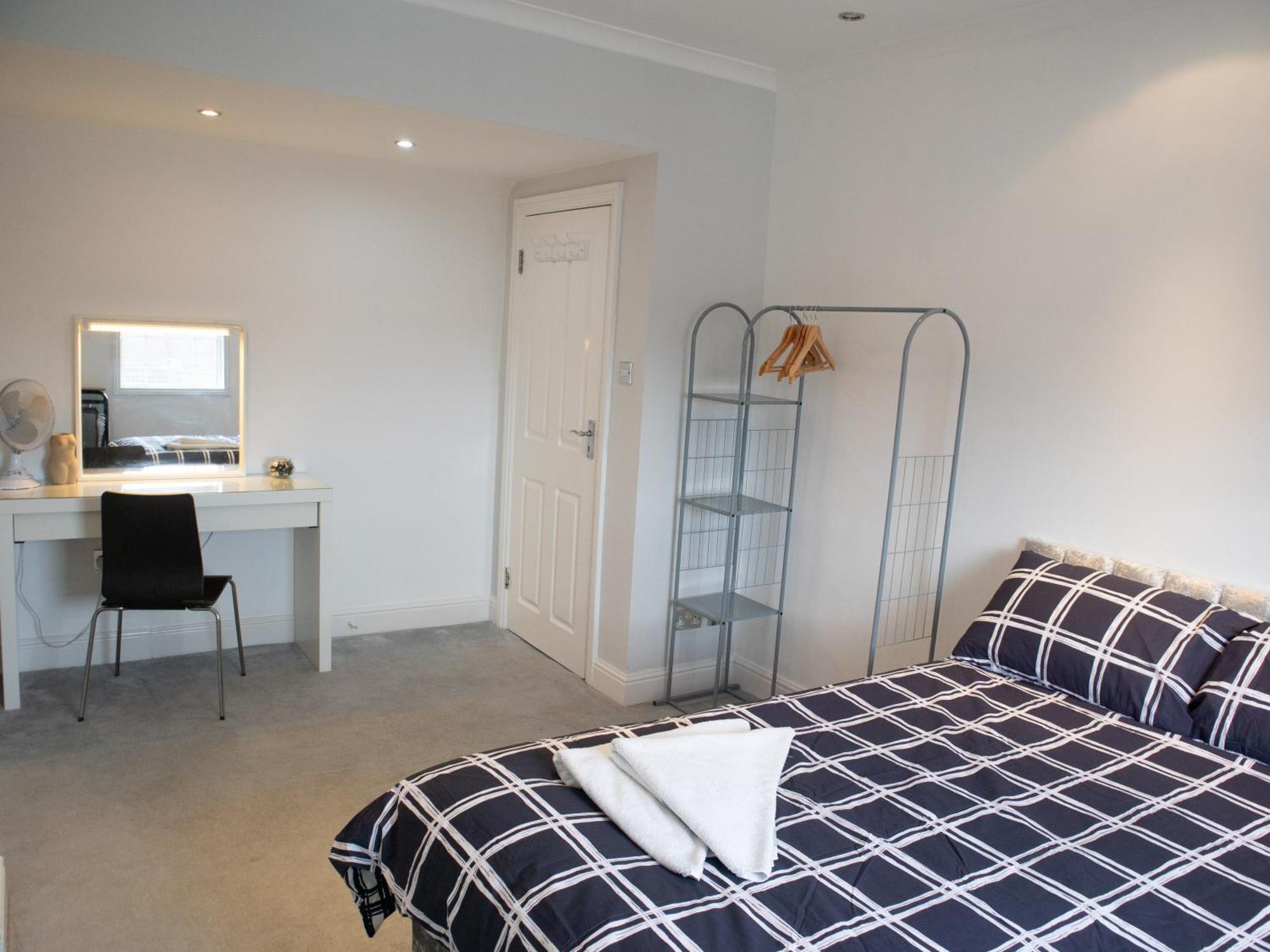 Apartamento Bright Private Terrace - Free Private Parking - Tv - Wifi - Netflix Croydon Exterior foto